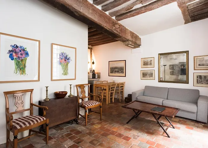 Ile Saint-Louis Apartment