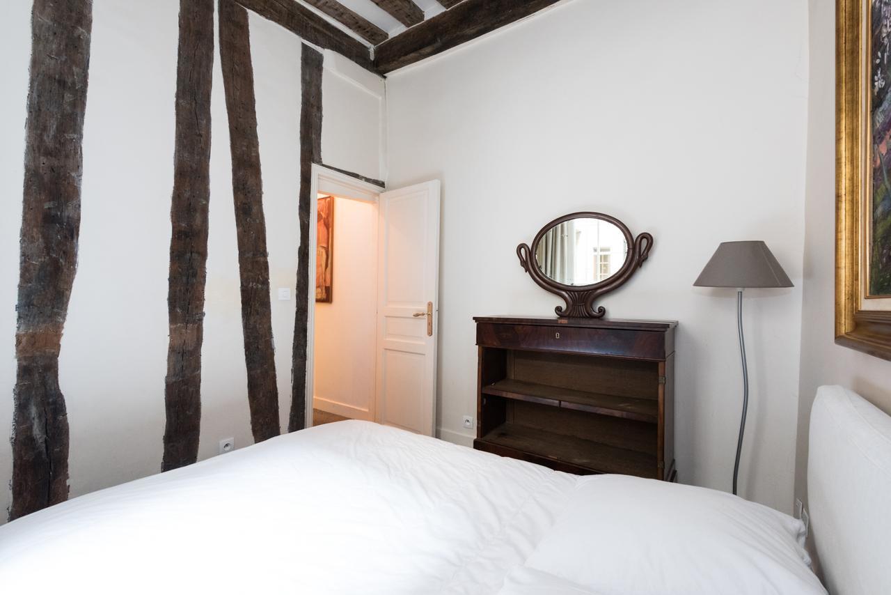 Ile Saint-louis Apartment *
