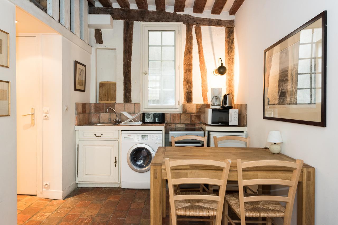 Ile Saint-louis Apartment *